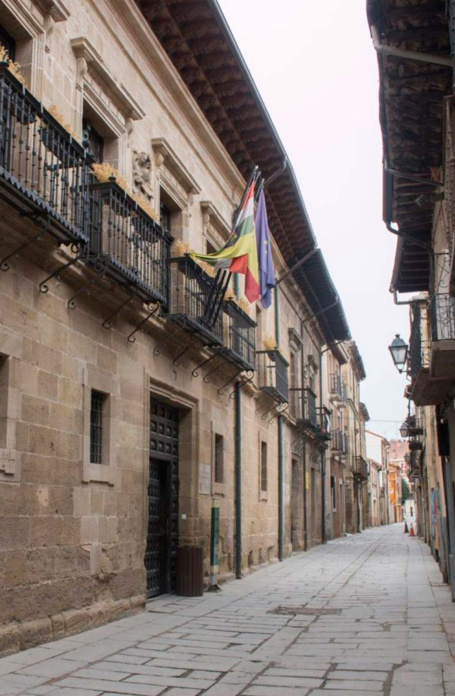 Fachada de la Escuela de Hostelería y Turismo de La Rioja