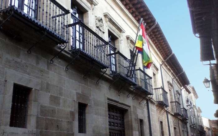 Fachada de la Escuela de Hostelería y Turismo de La Rioja